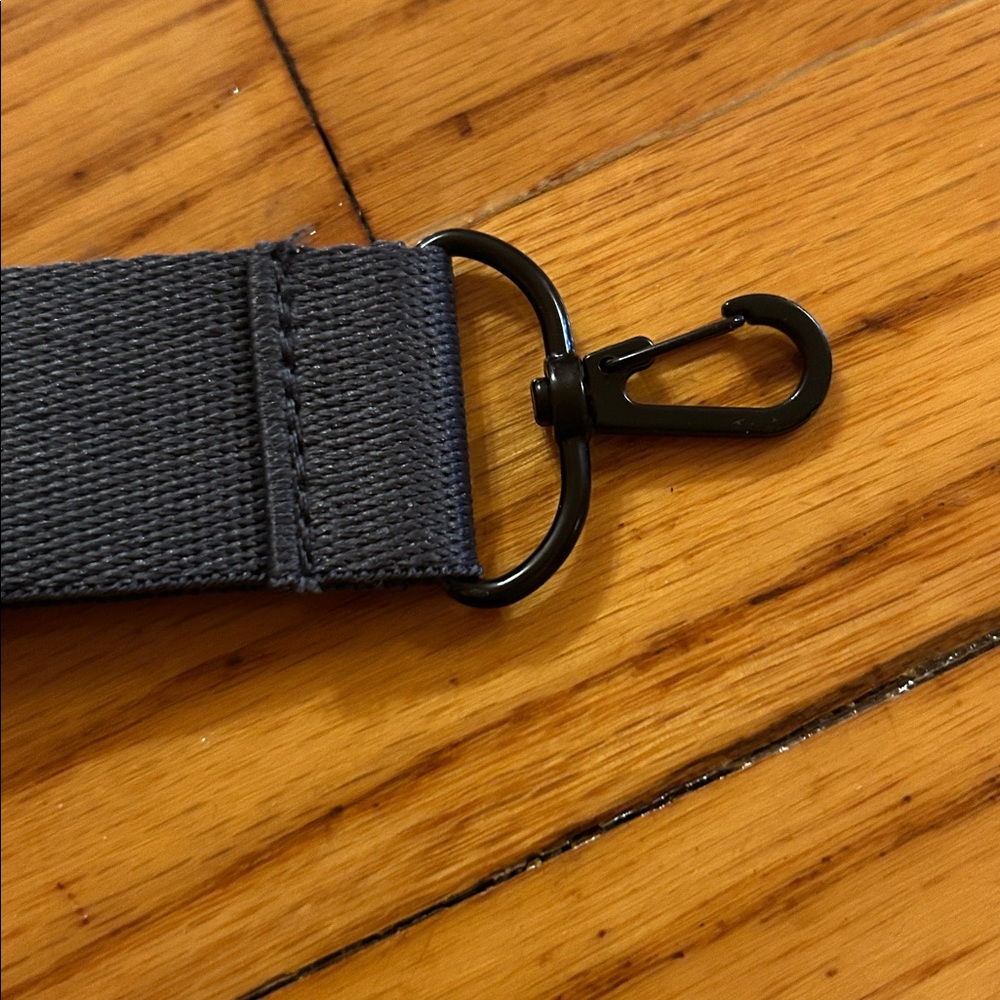 SOLD DO NOT BUYNWOT Taylor Swift Eras tour key holder official - Picture 4 of 4